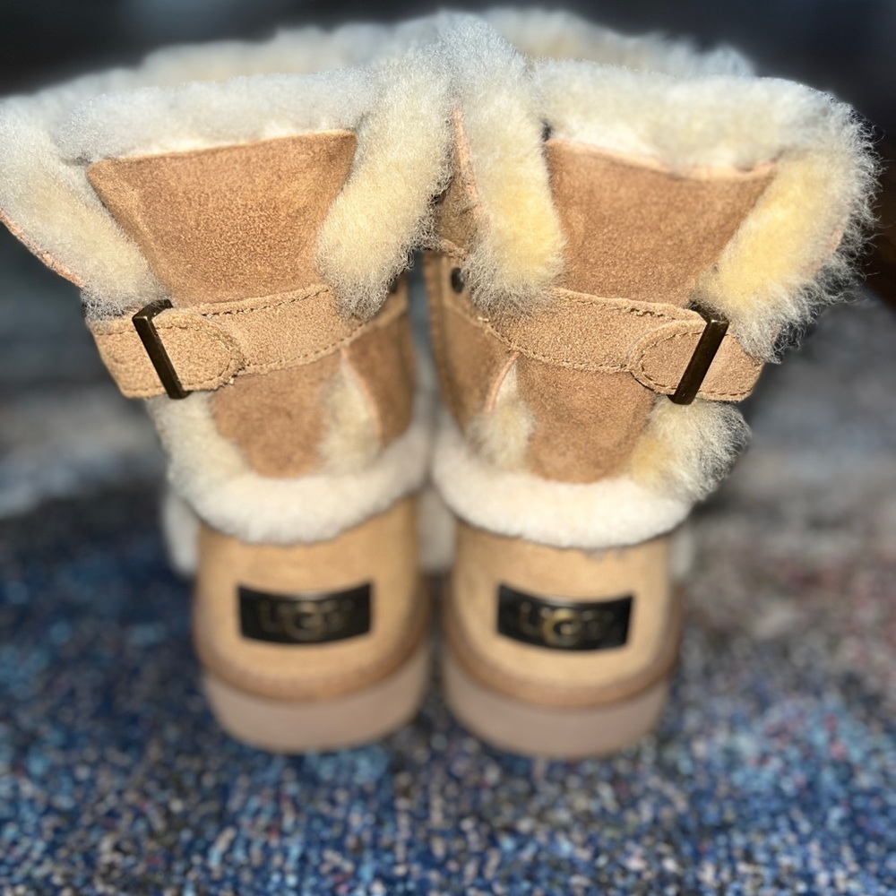 Big Kids Tan Uggs